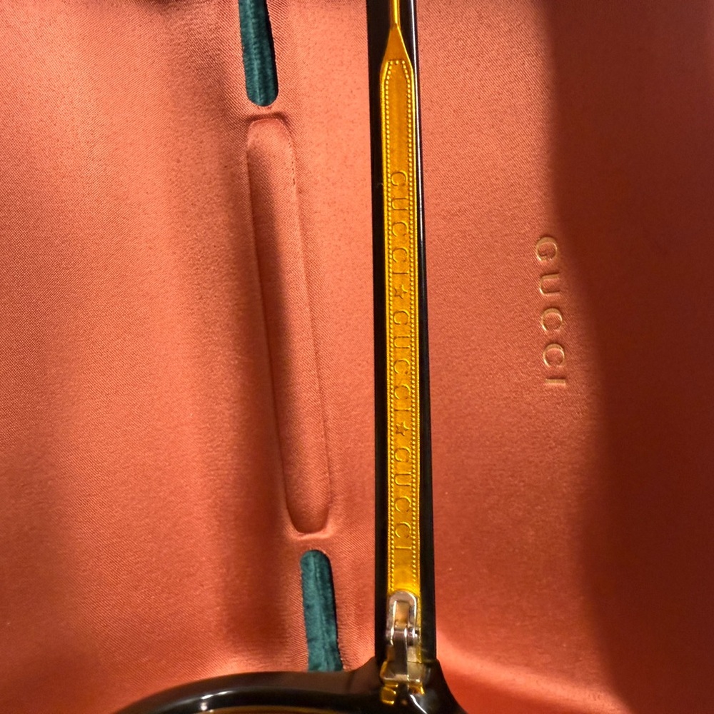 Gucci Unisex Aviator Sunglasses with Black Frame and Brown Lenses - Picture 4 of 5